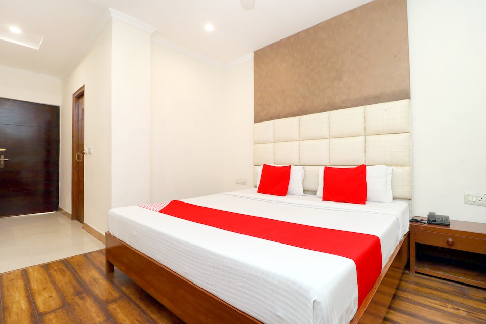 OYO Flagship 3537 Hotel Landmark, Central Chandigarh, Chandigarh
