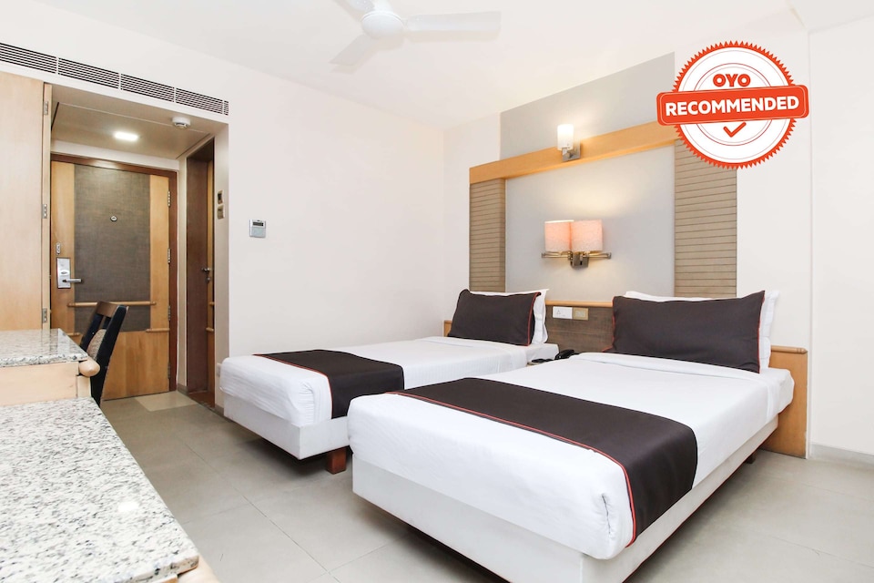 Collection O 30100 Deccan 8 Shivajinagar, Shivaji Nagar  Pune, Pune