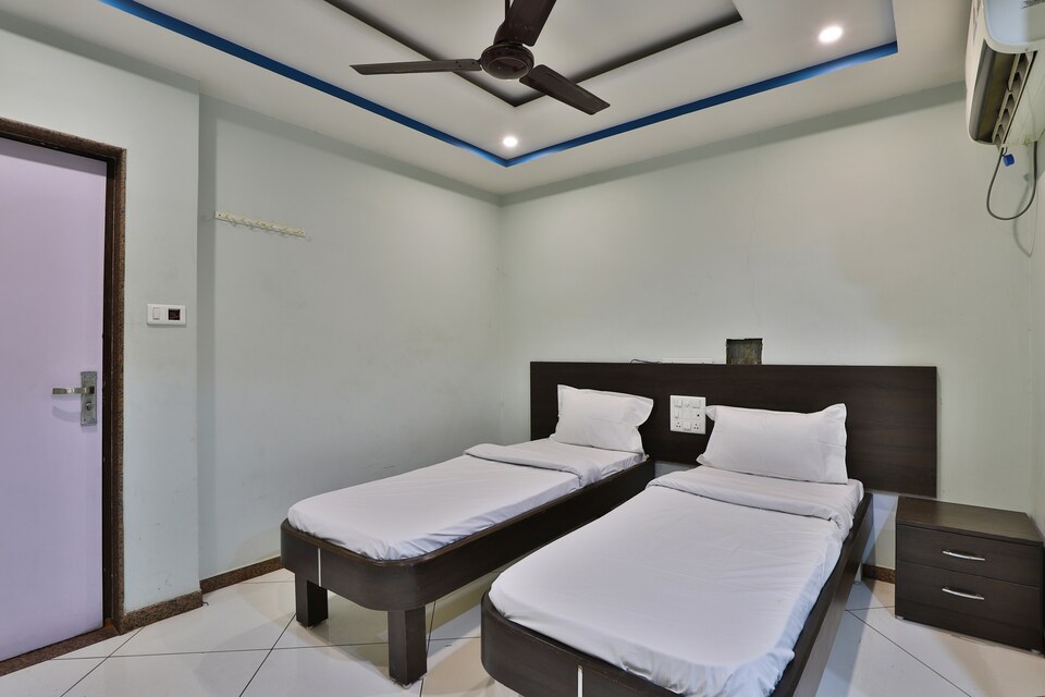 SPOT ON 35834 Star Hotel, Railway station Bharuch, Bharuch