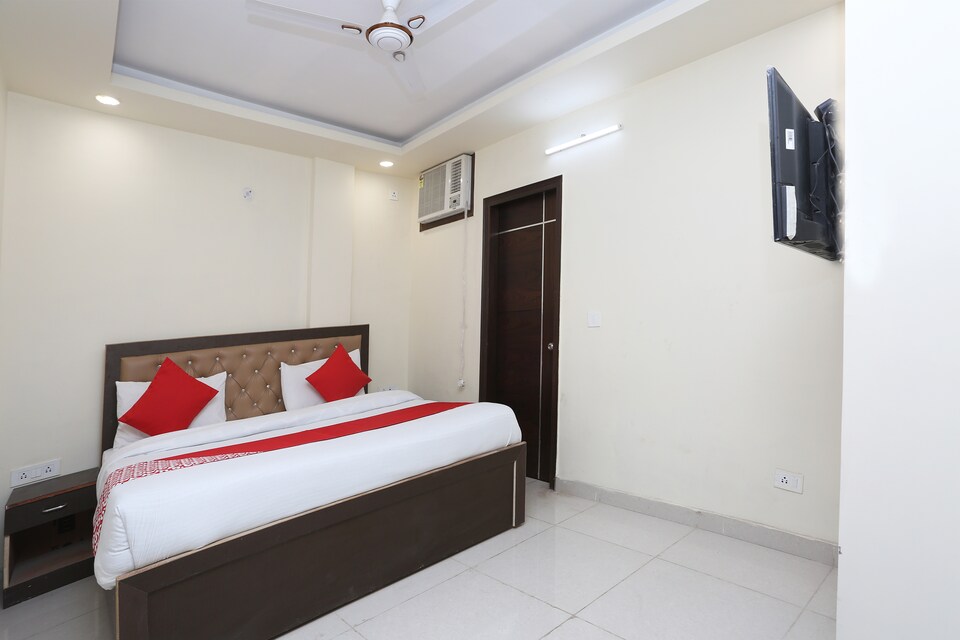 OYO 35837 Hotel Silver Inn, Noida City Metro, Noida