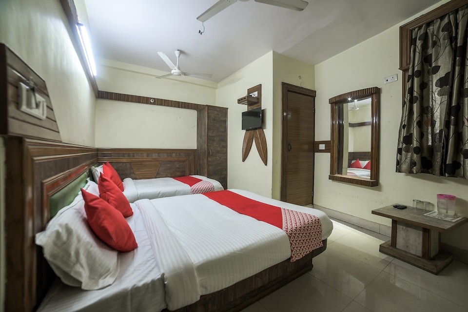 OYO 35850 Green Palace, Anand Vihar Delhi, Delhi