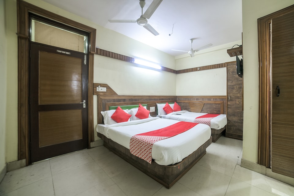 OYO 35850 Green Palace, Anand Vihar Delhi, Delhi