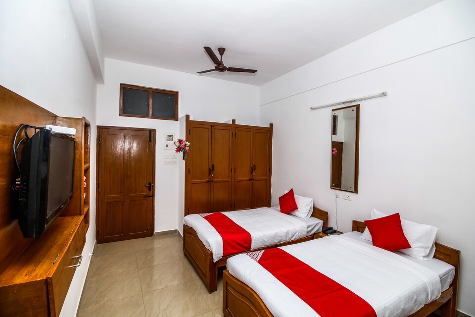 OYO 35877 Noyyal Residences, Avinashi Road Coimbatore, Coimbatore