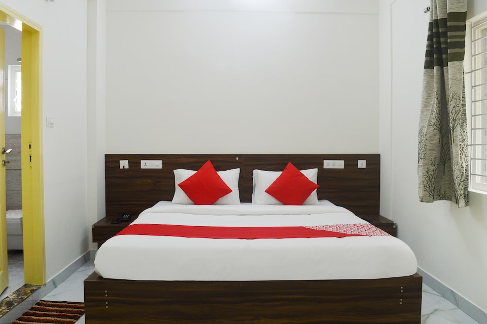 OYO 35906 Indu Comforts, Airport Road Bangalore, Bangalore