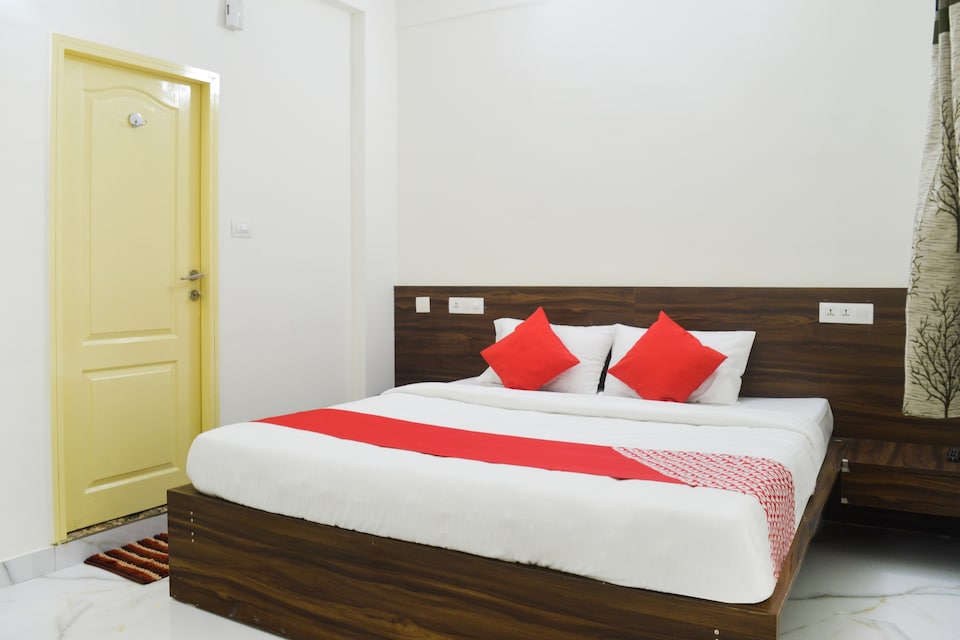 OYO 35906 Indu Comforts, Airport Road Bangalore, Bangalore
