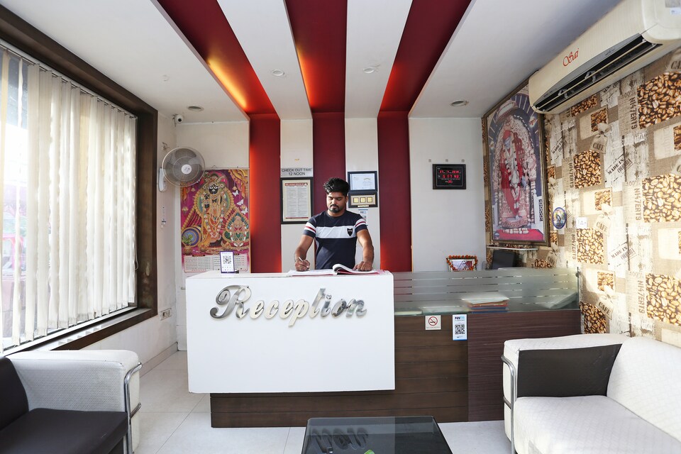 SPOT ON 35909 Hotel Om Sai Palace, Fatehabad Road, Agra