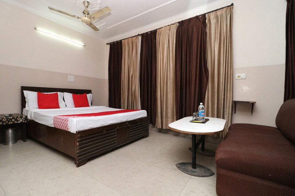 Hotel O Ashoka Residency, South Chandigarh, चंडीगढ़