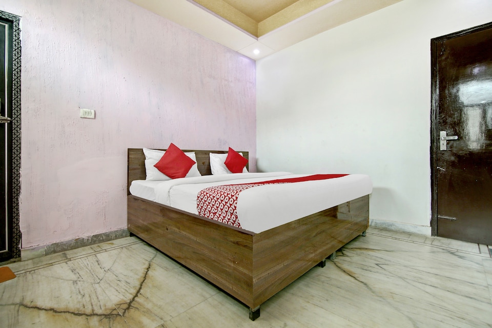 OYO 35941 Hotel Yuvraj Grand, Corporate Complex, Agra