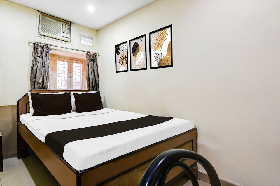 Hotel O Bhagirathi Guest House, Esplanade Kolkata, Kolkata