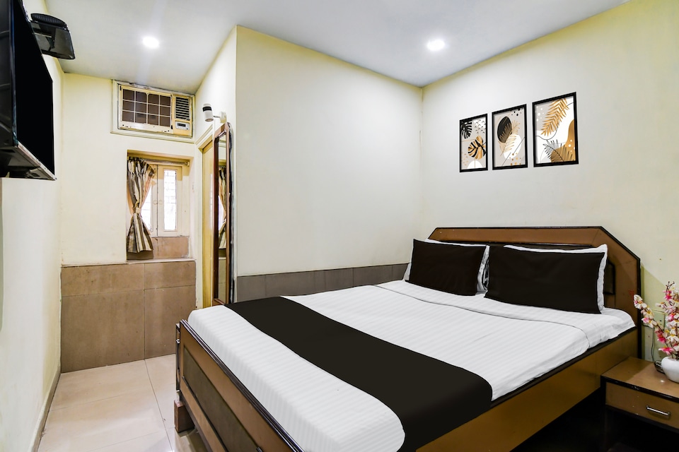 Hotel O Bhagirathi Guest House Esplanade metro station, Esplanade Kolkata, Kolkata