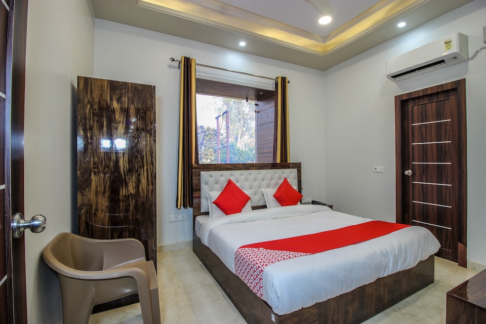 OYO 35962 Hotel Zeenith, Rampur, Rampur