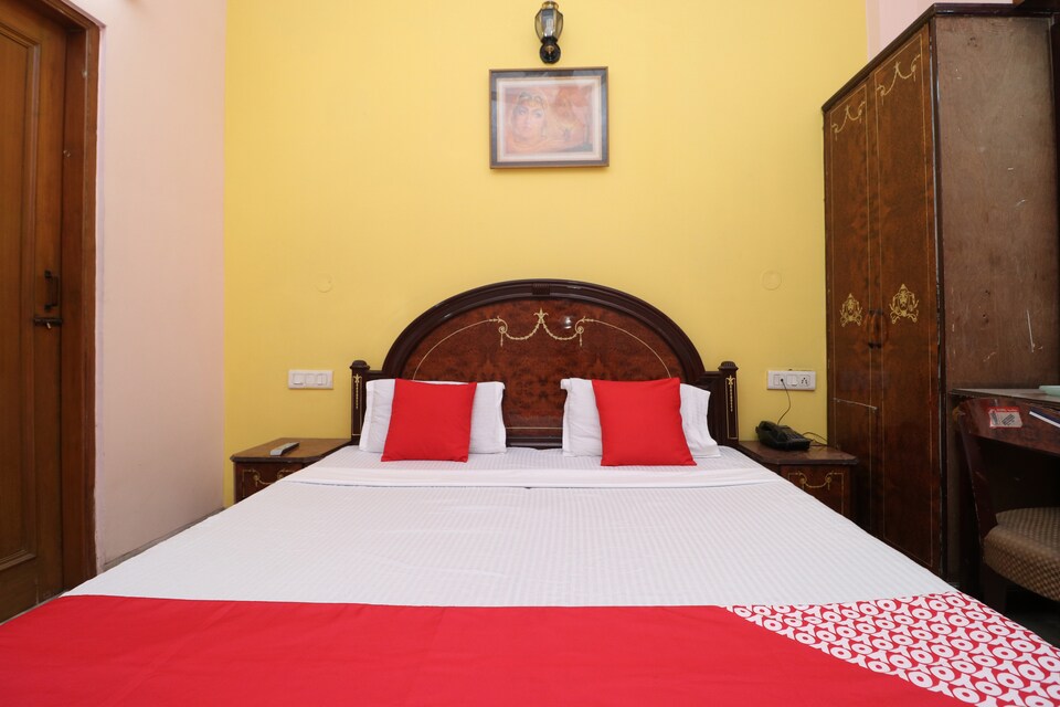 Capital O 35965 Kishore Castle, Queens Road Amritsar, Amritsar