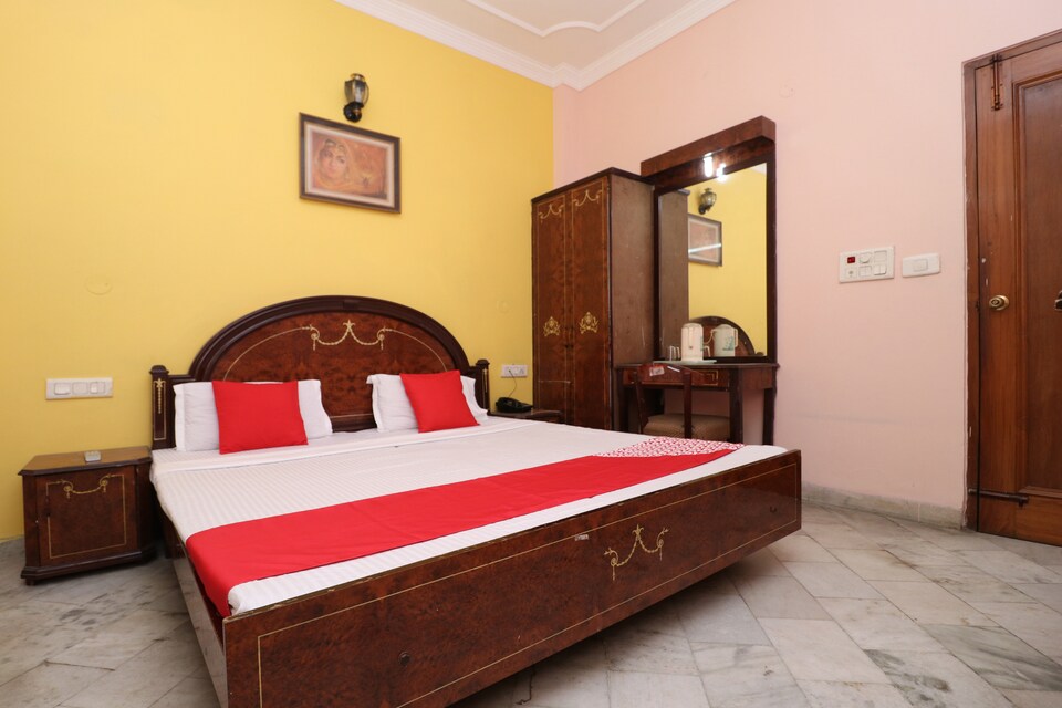 Capital O 35965 Kishore Castle, Queens Road Amritsar, Amritsar