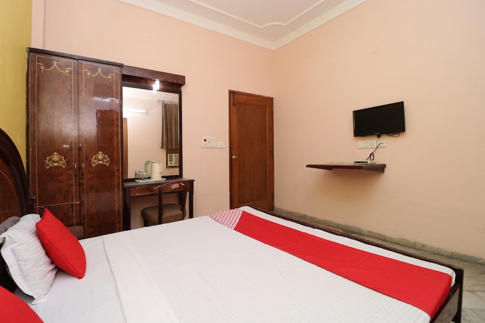 Capital O 35965 Kishore Castle, Queens Road Amritsar, Amritsar