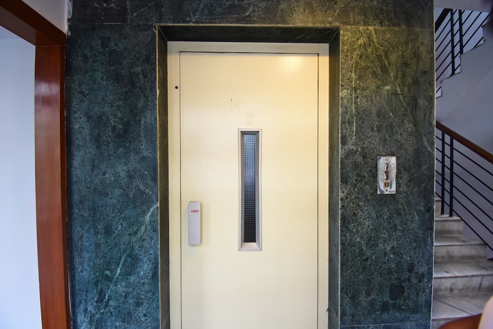 OYO SilverKey 35968 Orient Inn, Esplanade Kolkata, Kolkata