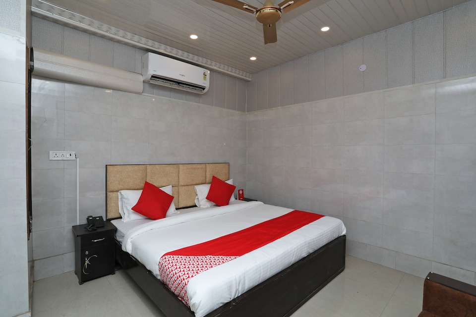 OYO 36011 Qlark Stay, Pitampura - Rohini Delhi, Delhi