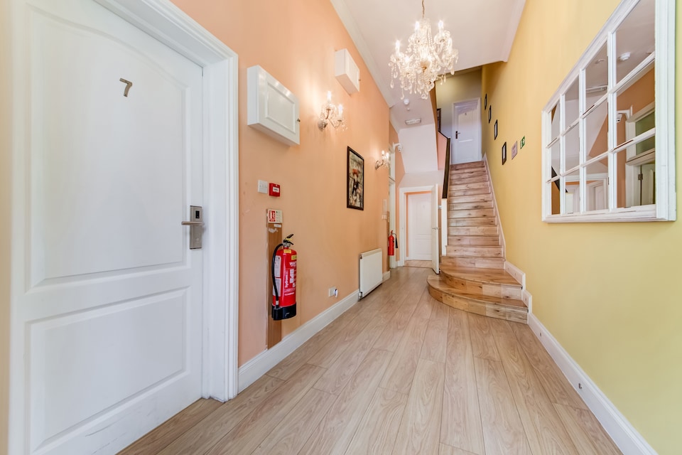 OYO Grantly Hotel, London Shepherd's Bush, Kensington Olympia London, London