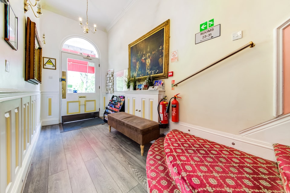 OYO Grantly Hotel, London Shepherd's Bush, Kensington Olympia London, London