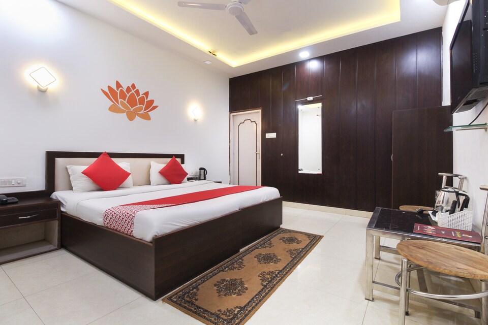  Live as AGR819, Fatehabad Road, Agra