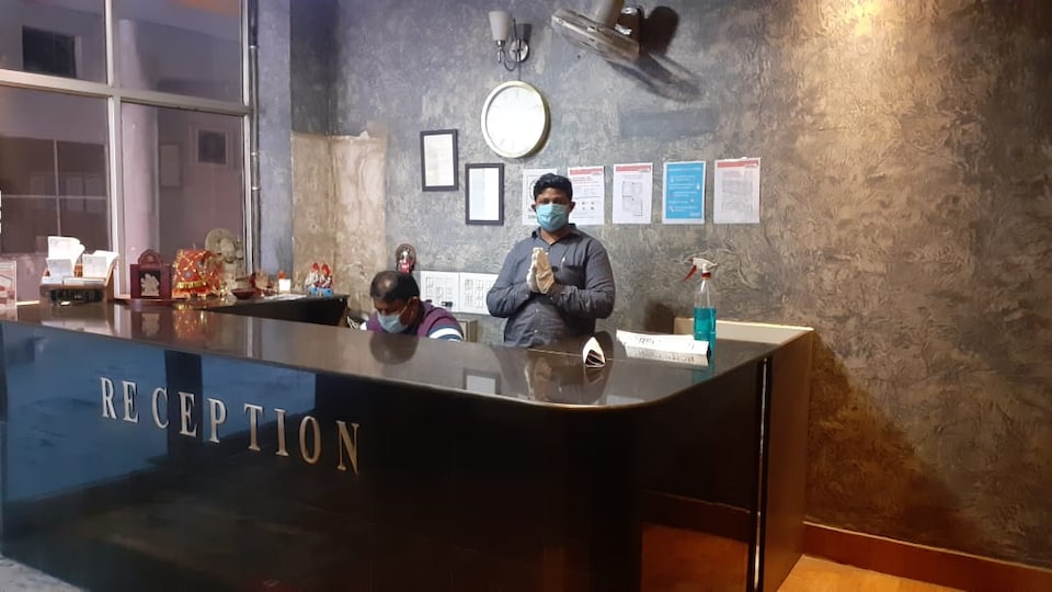  Live as AGR819, Fatehabad Road, Agra