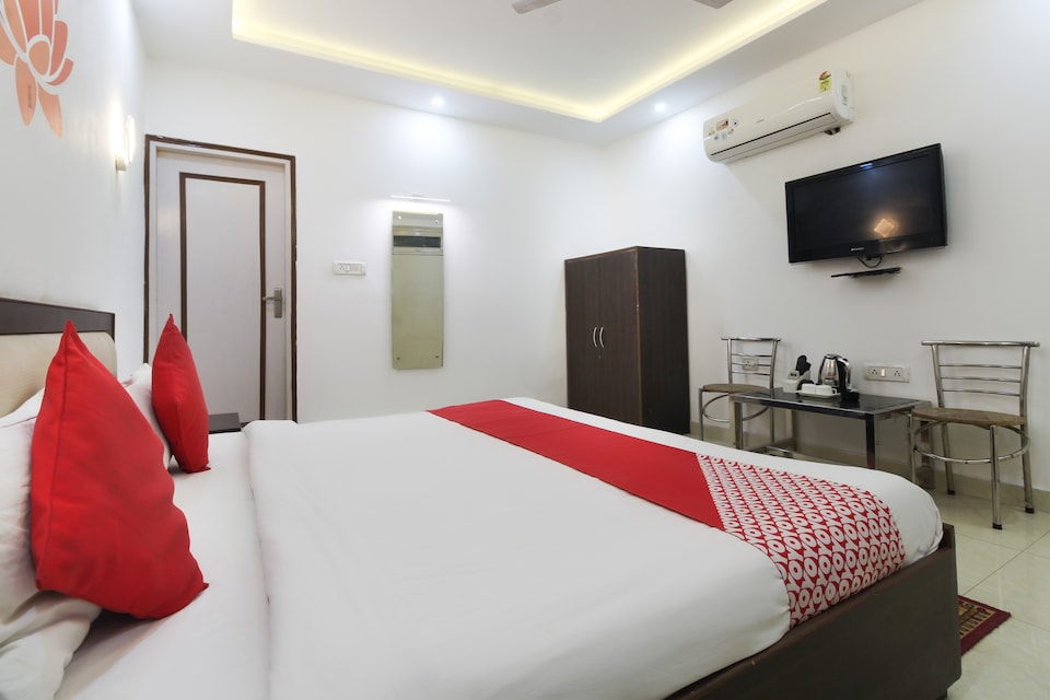  Live as AGR819, Fatehabad Road, Agra