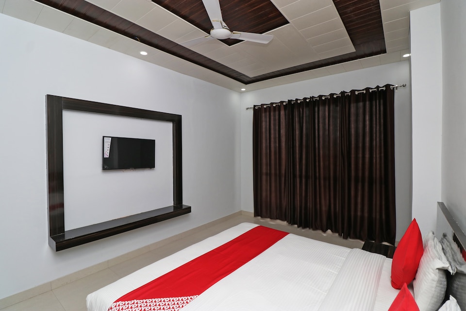 Capital O 36090 Hotel Sathyarth, Tikonia Haldwani, Haldwani