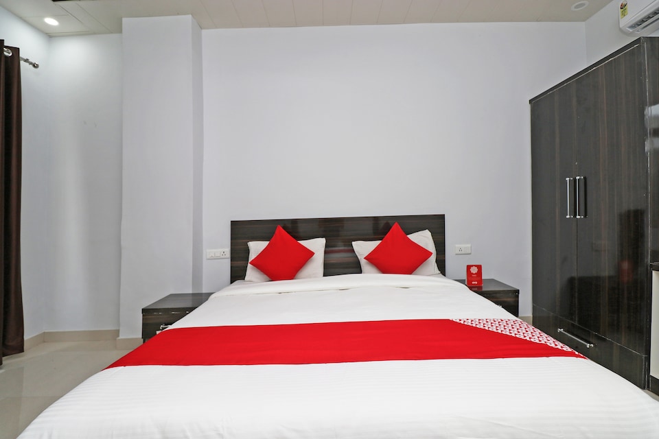 Capital O 36090 Hotel Sathyarth, Tikonia Haldwani, Haldwani
