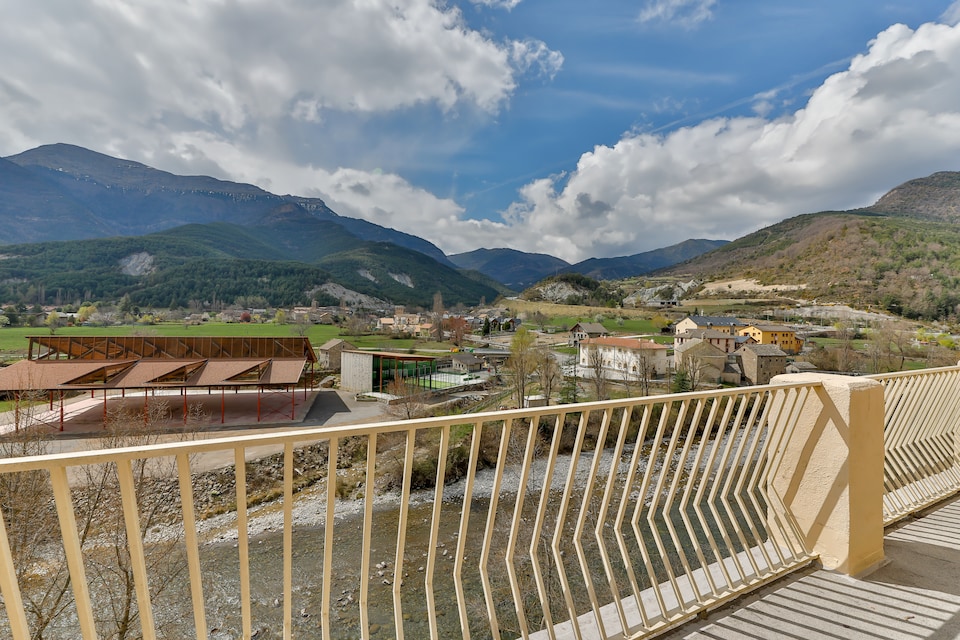  OYO Hostal Bellosta Rio Ara, Sobrarbe, Fiscal