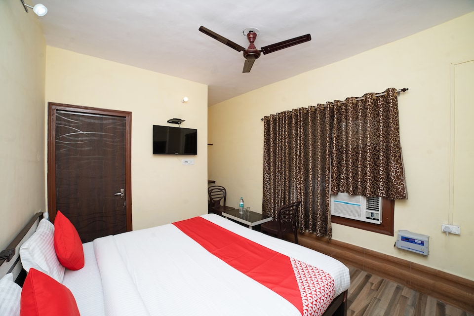 OYO 36103 Pine Wood Lodge & Restaurant, Dhikuli Ramnagar, Corbett-Ramnagar