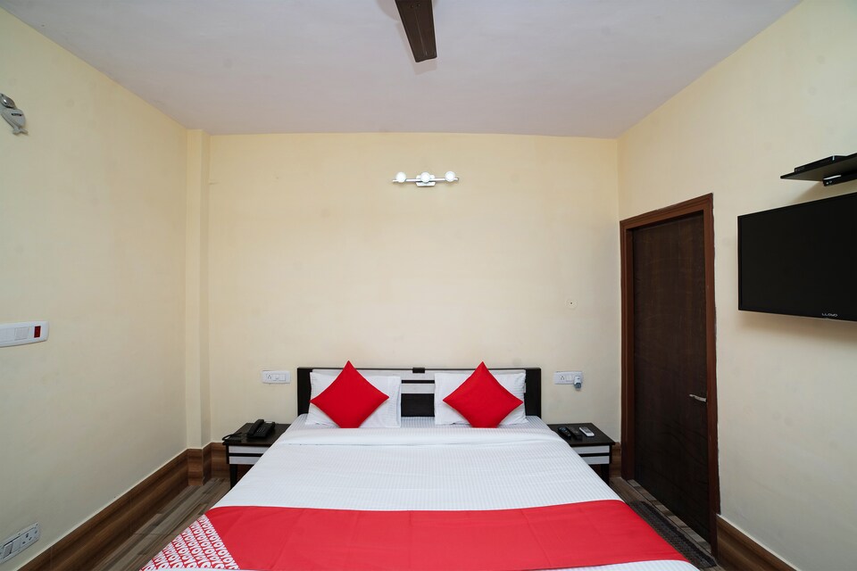 OYO 36103 Pine Wood Lodge & Restaurant, Dhikuli Ramnagar, Corbett-Ramnagar