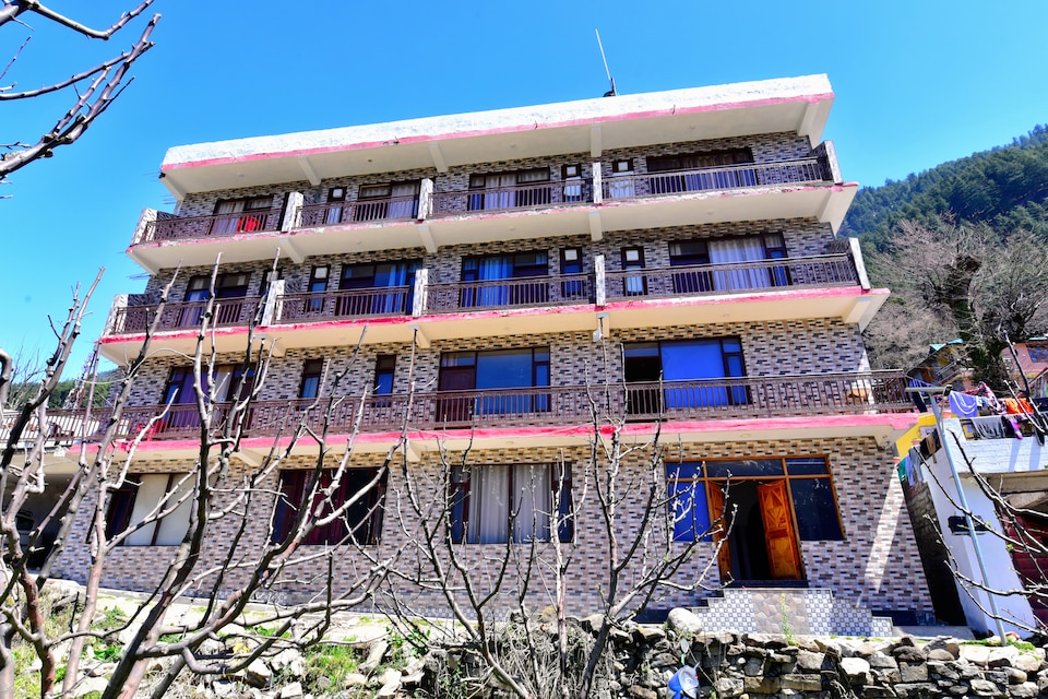 OYO 36116 Chatanya Resort, Naggar Road, Manali