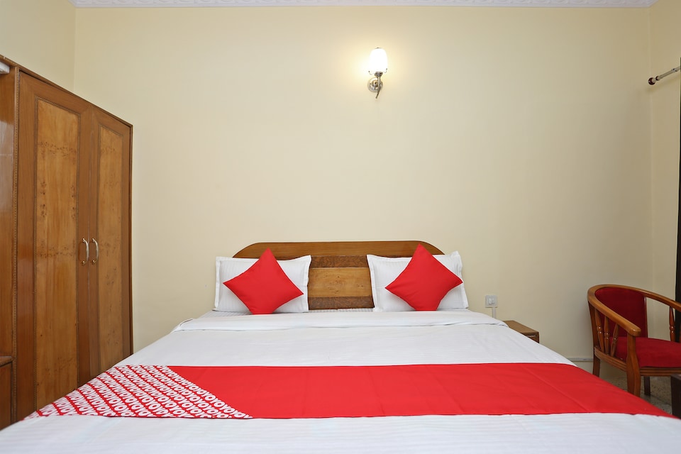 OYO 36134 Hotel Raj Delux, Rajpur Road Dehradun, Dehradun