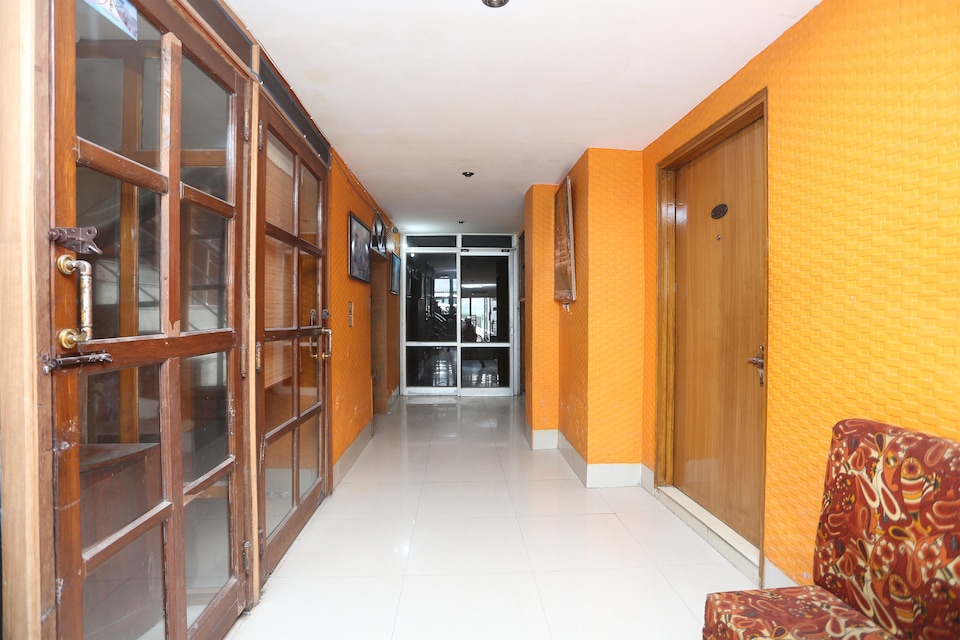 OYO 36134 Hotel Raj Delux, Rajpur Road Dehradun, Dehradun
