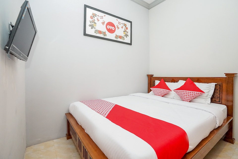 OYO 720 Griya Nina Syariah, Rungkut, Surabaya