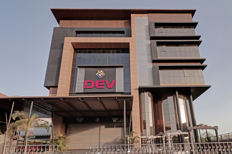 Capital O 36206 Dev Motel And Banquet, Petlad Road Nadiad, Nadiad