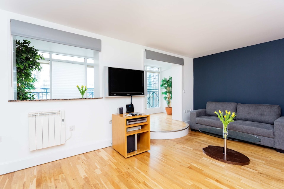 OYO Home Pepper Street Apartment, London City Airport London, London