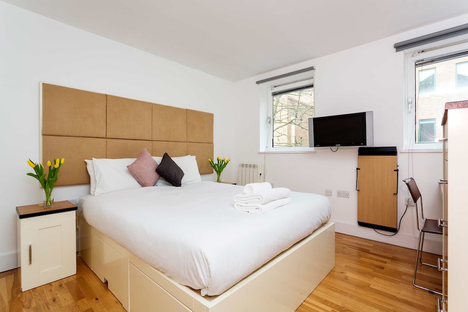 OYO Home Pepper Street Apartment, London City Airport London, London