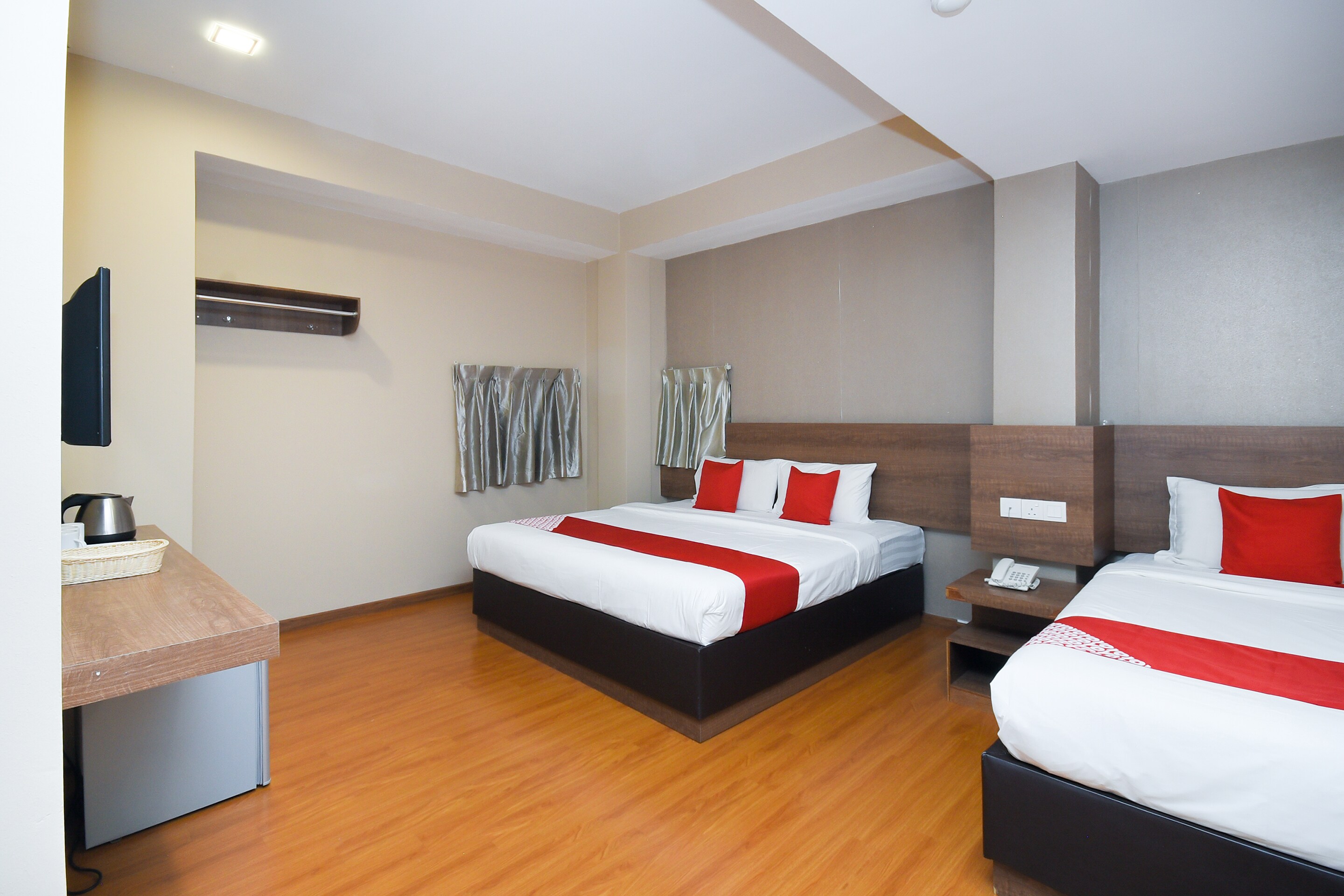 OYO 977 Hong Kong Suites, Miri From RM169