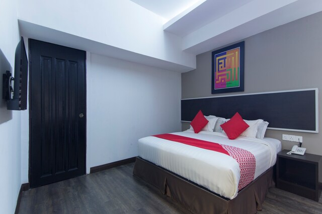 Capital O  978 Midaris Hotel