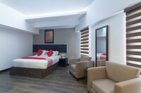 Capital O  978 Midaris Hotel