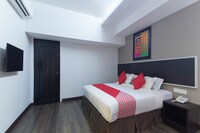 Capital O  978 Midaris Hotel