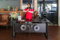 OYO 734 Tuban Torres Accomodation