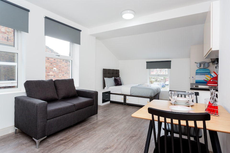 OYO Home Wandsworth Studios, Wimbledon London, London