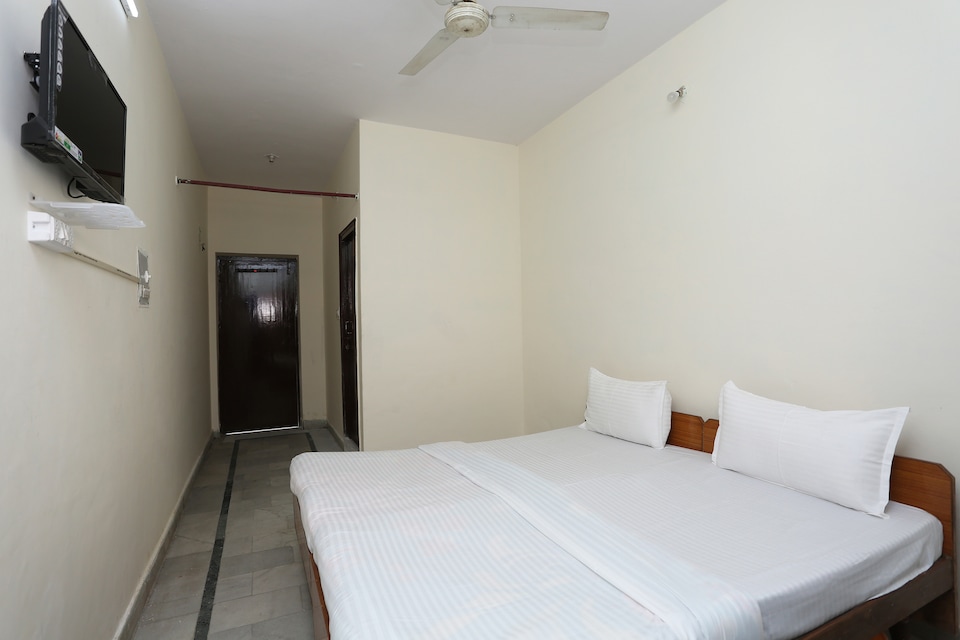 OYO 36279 Ashwani Lodge, Bhupatwala Haridwar, Haridwar