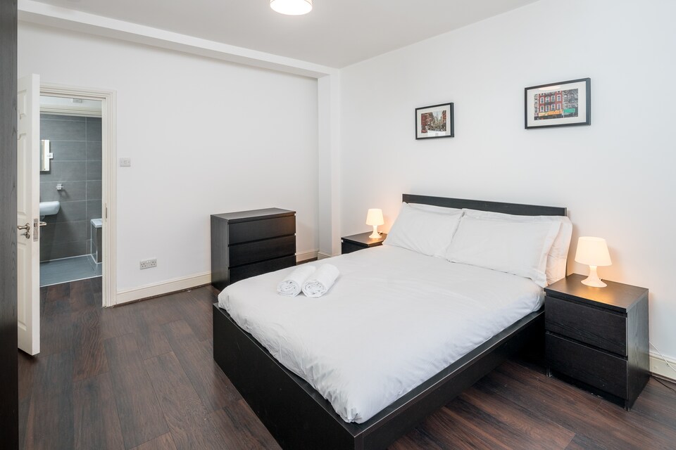 OYO Home Shoreditch Executive 2 Bedroom, Liverpool Street London, London
