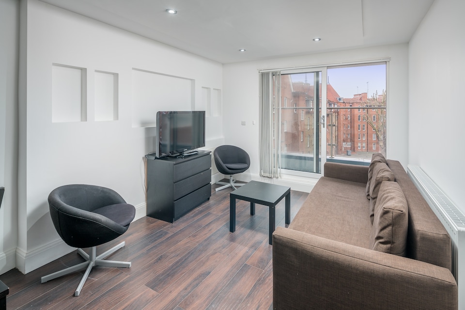 OYO Home Shoreditch Executive 2 Bedroom, Liverpool Street London, London
