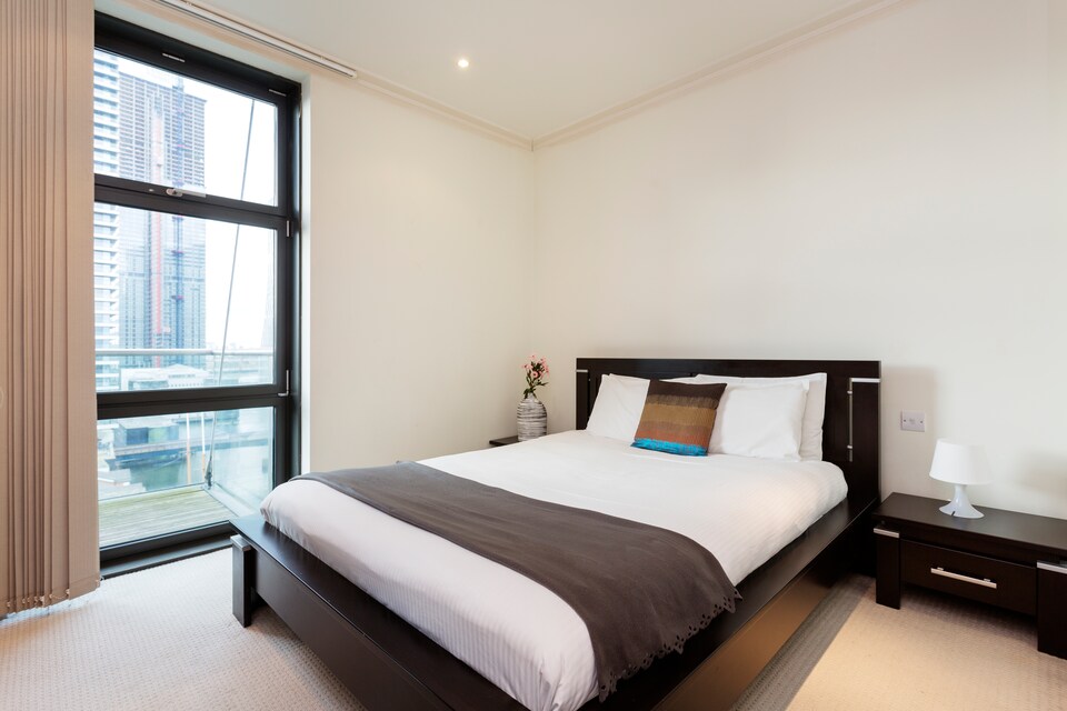OYO Home Canary Wharf, London City Airport London, London