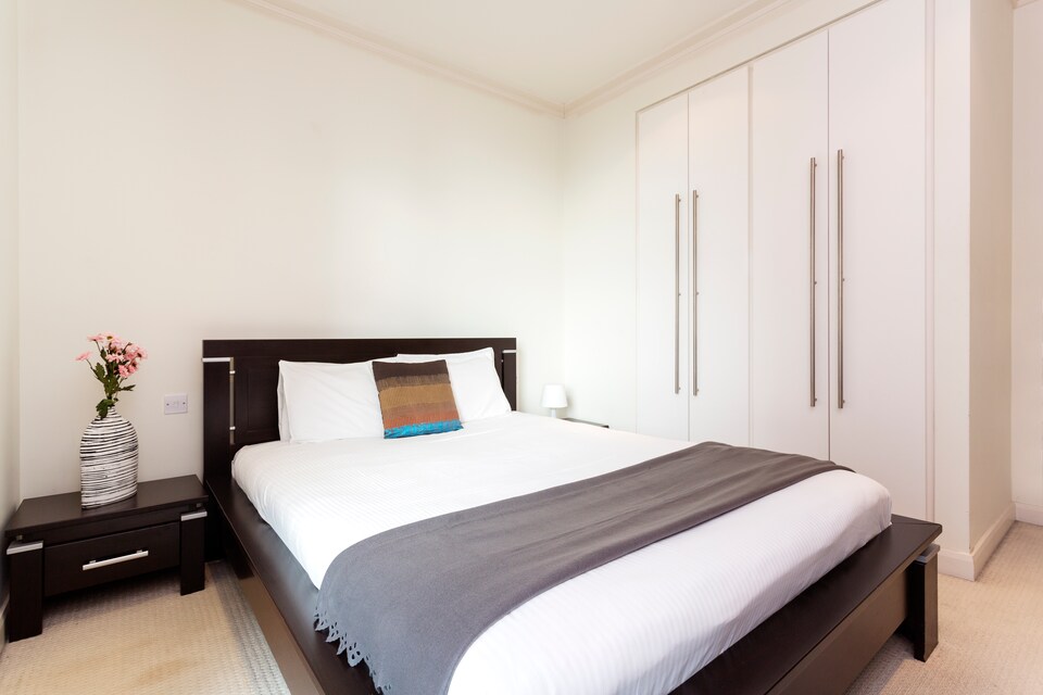 OYO Home Canary Wharf, London City Airport London, London