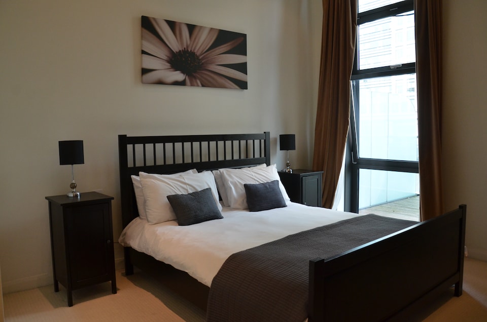 OYO Home Canary Wharf Apartments, London City Airport London, London