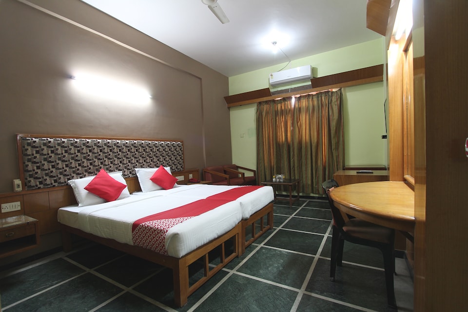 Capital O 36290 Hotel Pola Paradise, Bellary, Bellary